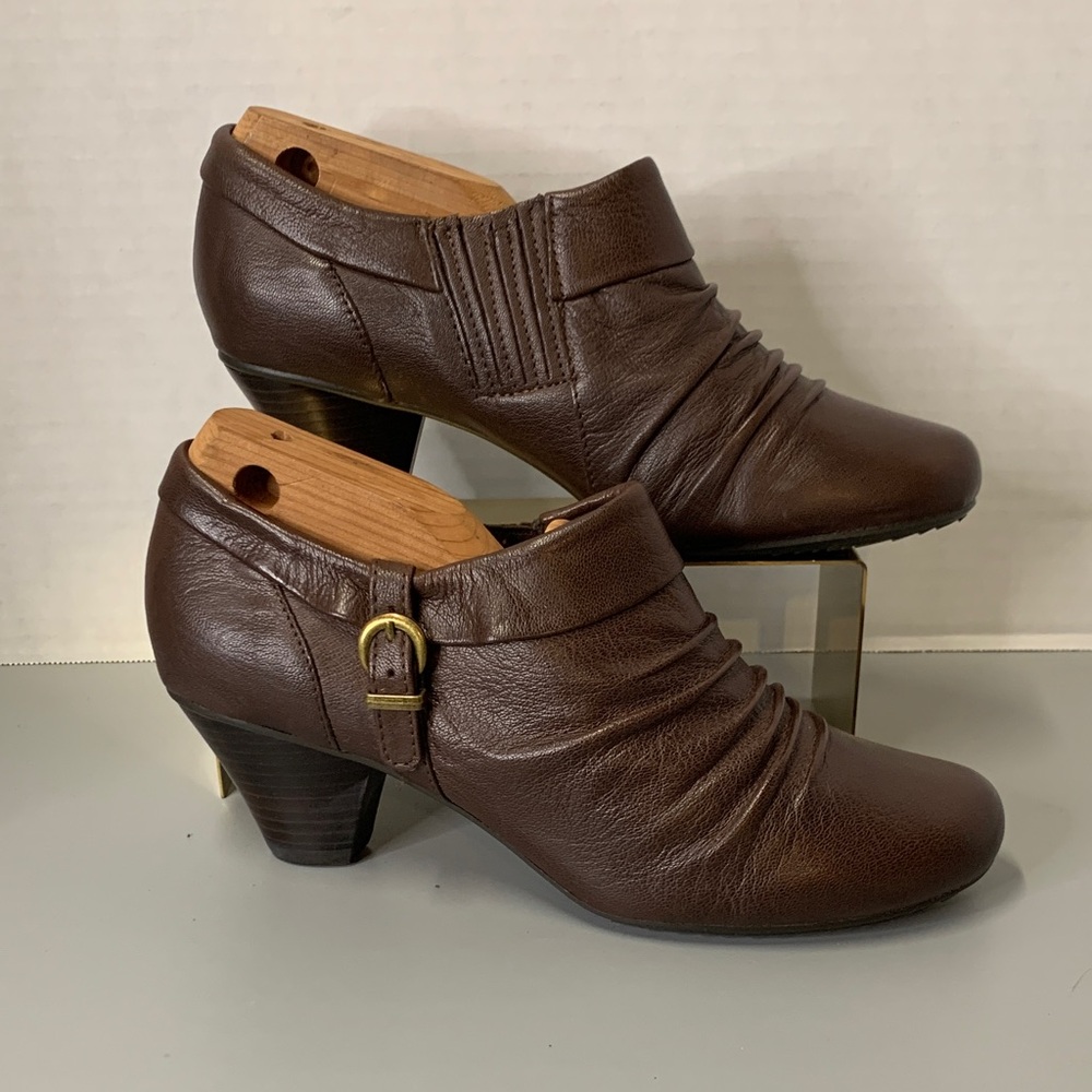 BareTraps Dark Brown Leather Heeled Boots Size 9.5 NWT